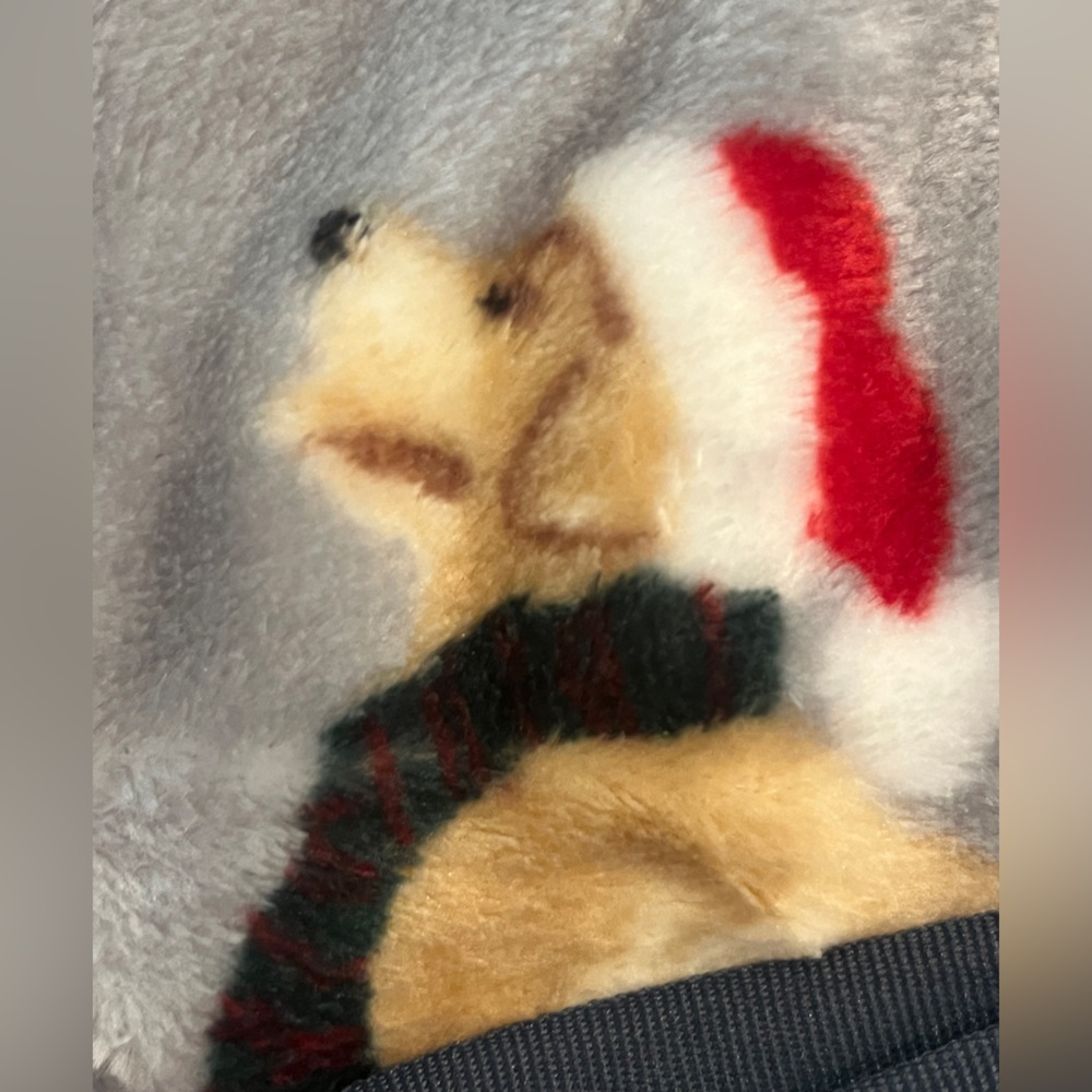 Broyhill Velvety Plush Throw with Christmas Dog Print. NEW! - Picture 4 of 4